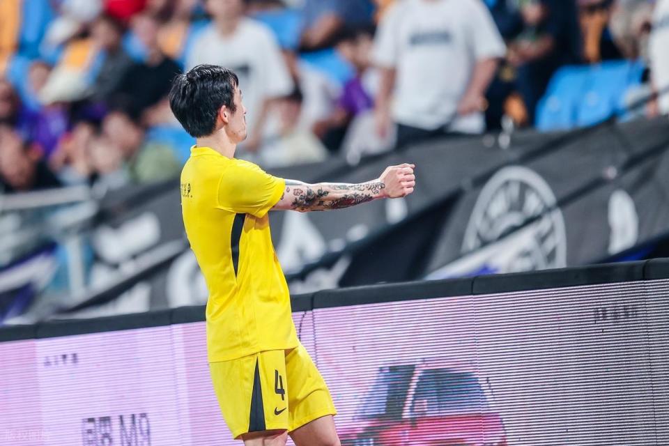 他从球门后 他从球门后