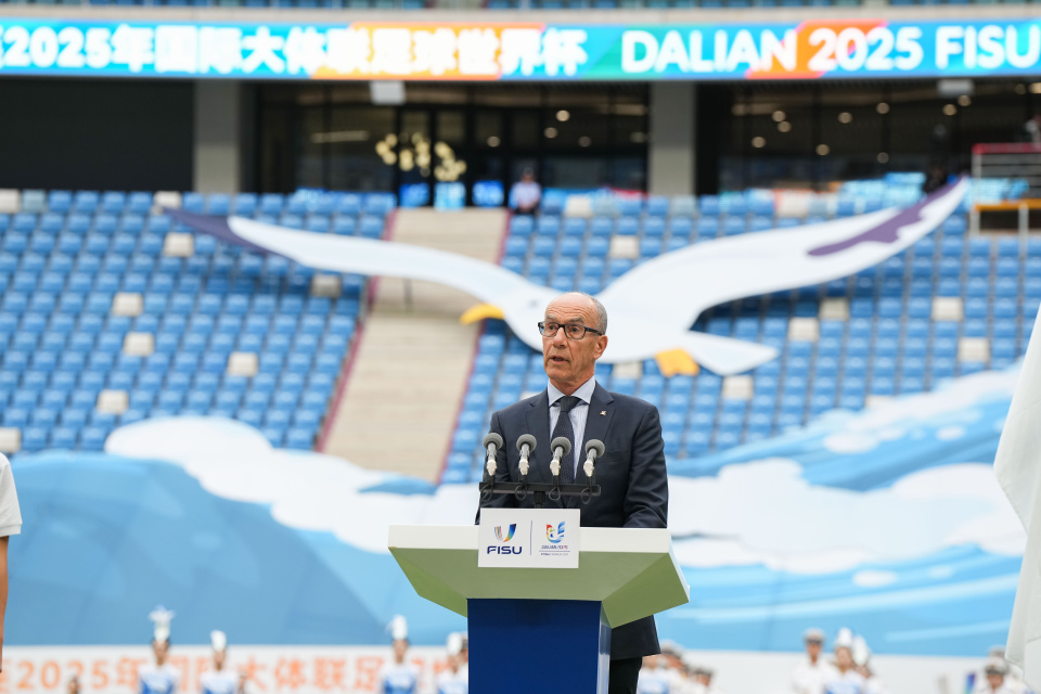 om, 新华社记者 om, 新华社记者